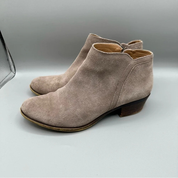 Lucky Brand Barstyn Neutral Light Tan Suede Heeled Zip Side Ankle Booties Size 8 - Picture 3 of 8